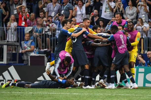 足球日趋变 足球日趋变